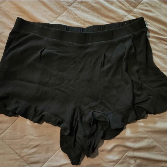 Torrid Black Women's Ruffle Shorts - Picture 1 of 2